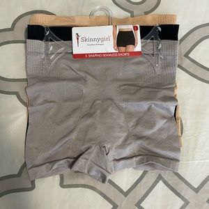 Seamless shaping shorts